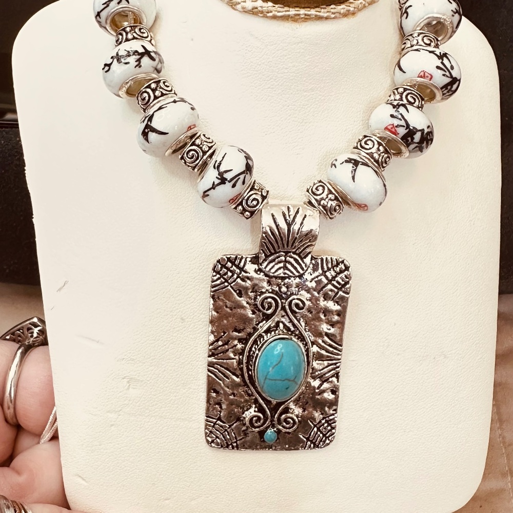 925 Sterling Silver Chain Western Design Pendant w/Oval Howlite & 925 Beads